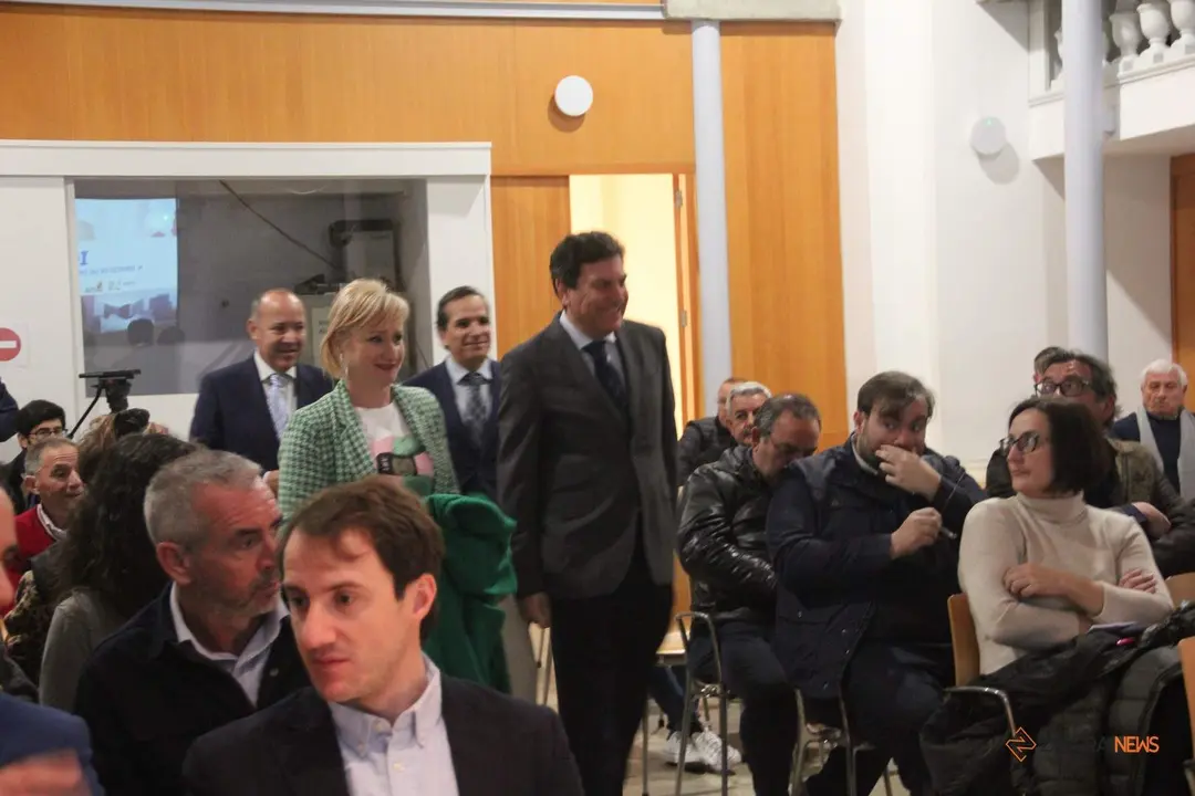 Presentación medidas de apoyo empresarial ICE de la Junta con al presencia del consejero Carlos Fernández Carriedo y la delegada territorial Leticia García