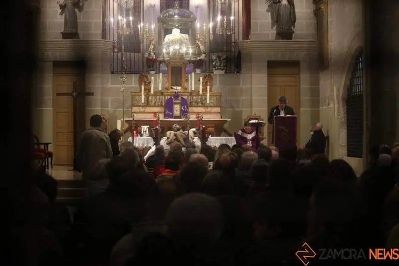 El Yacente celebra su segundo Vía Crucis  (1)