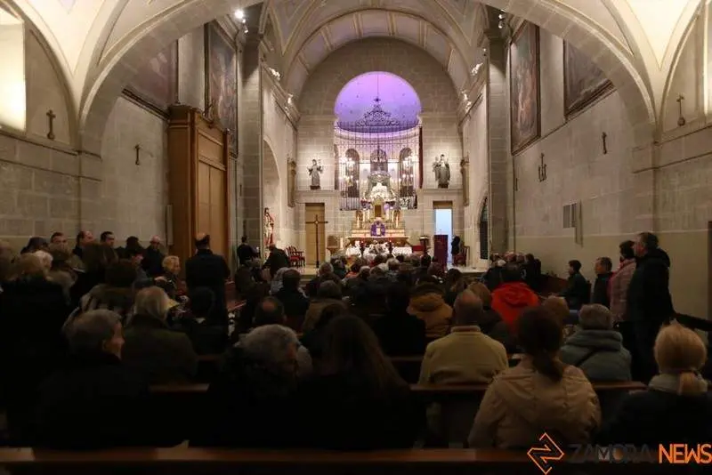 El Yacente celebra su segundo Vía Crucis (2)