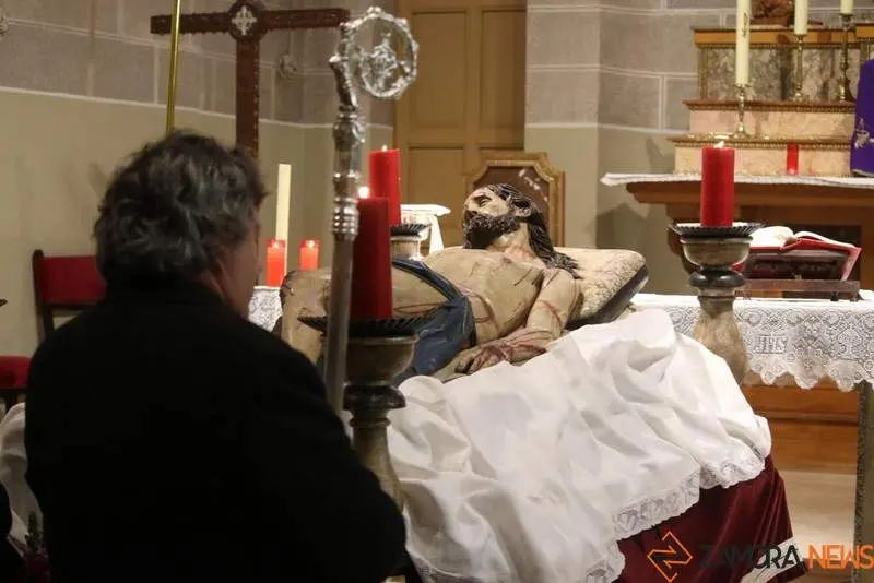 El Yacente celebra su segundo Vía Crucis (6)