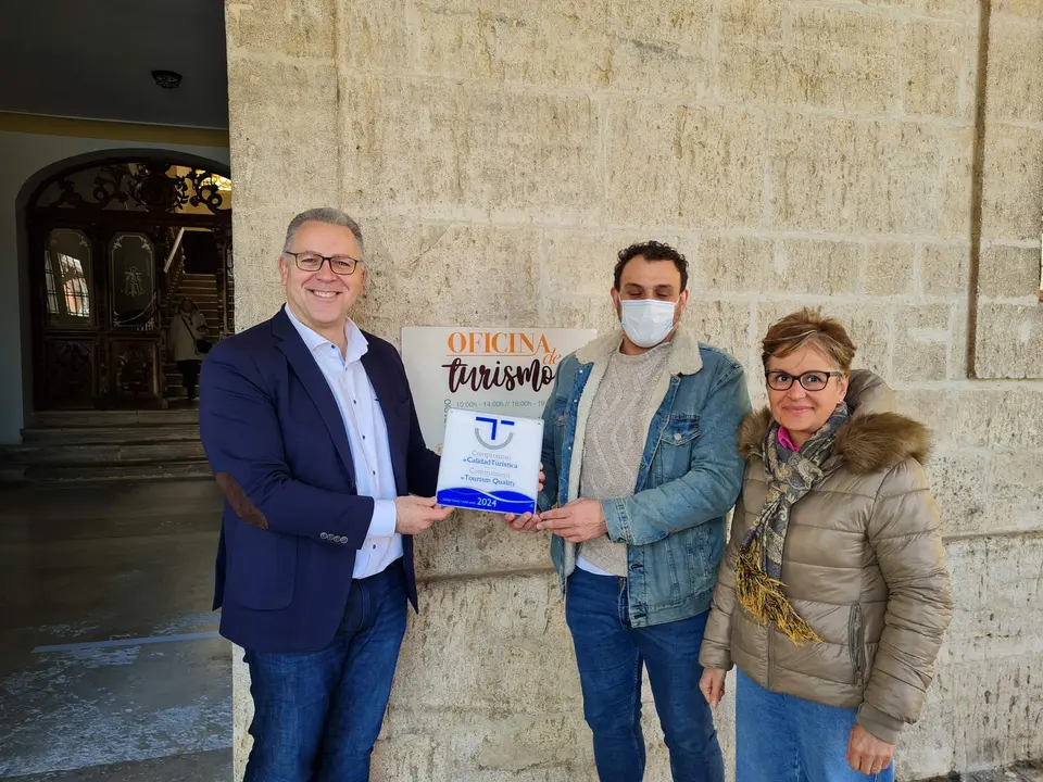 El Patronato de Turismo entrega al Ayuntamiento de Toro y al Hotel Juan II el distintivo de “Compromiso Calidad Turística”
