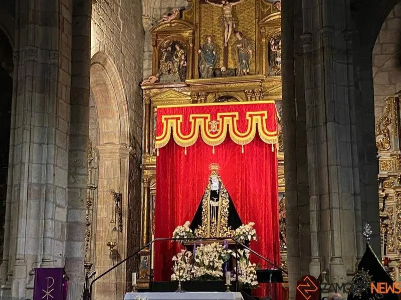 La Tuna Universitaria canta a la Virgen de la Soledad (3)