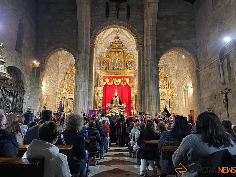 La Tuna Universitaria canta a la Virgen de la Soledad (10)