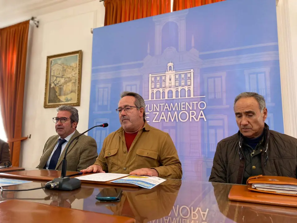 El alcalde Francisco Guarido junto a José María Esbec, presidente de CEOE-Cepyme y Marcial Roncero, presidente Asociación de Industriales del Polígono de La Hiniesta