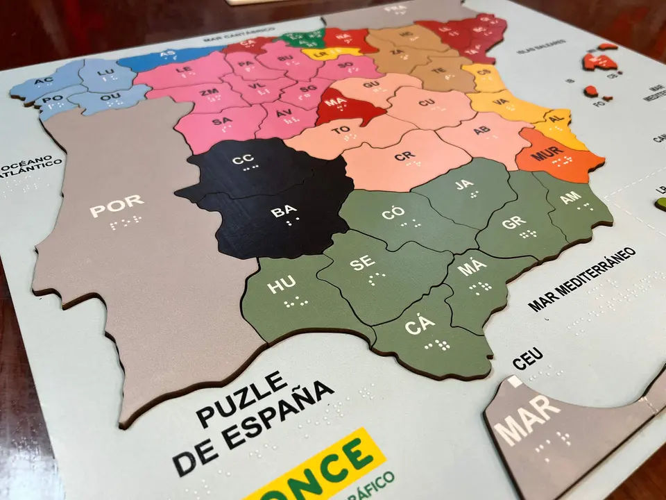 La ONCE lanza un mapa-puzle de España para escolares