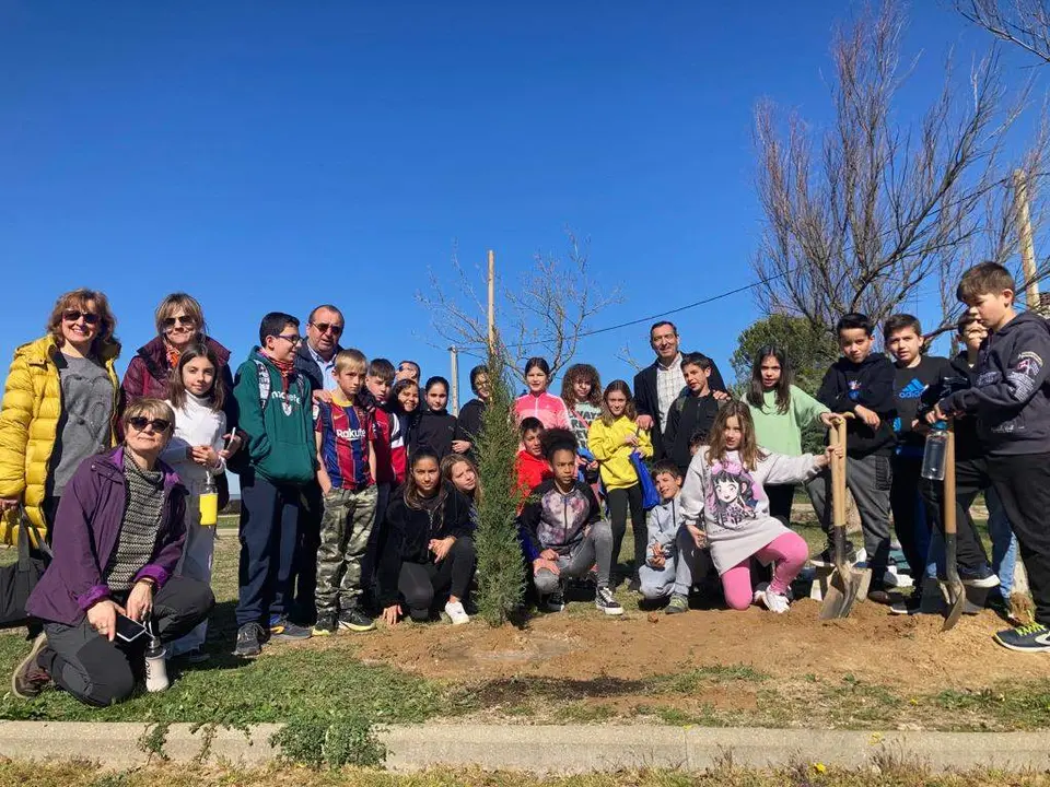 Escolares de Moraleja con el diputado de Agricultura