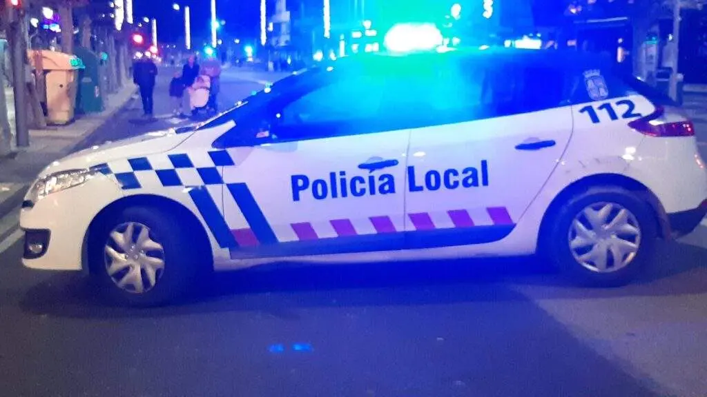 Vehículo del servicio de Policía Local de Palencia vía Palenciaenlared.es
