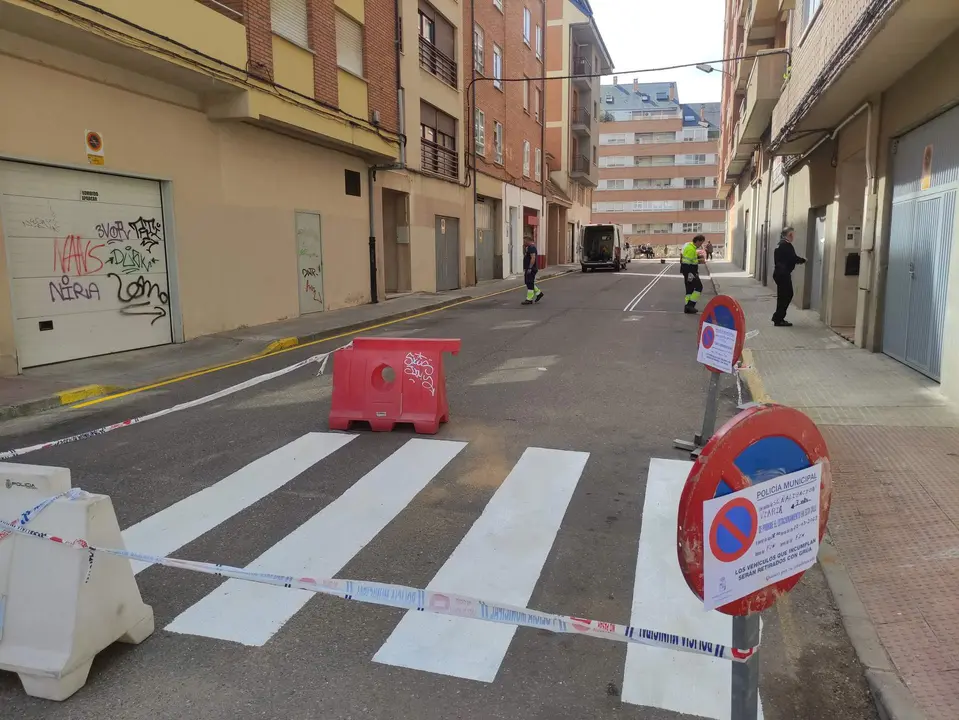 Calle Clavel sin aparcamientos en uno de sus laterales