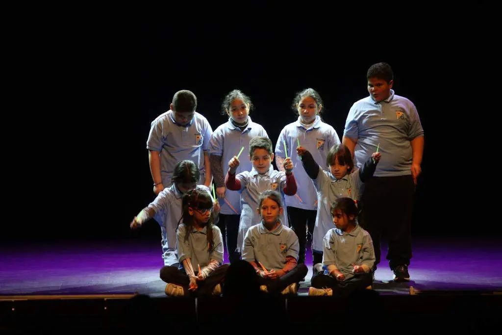 Grupo de alumnos en una de sus coreografías