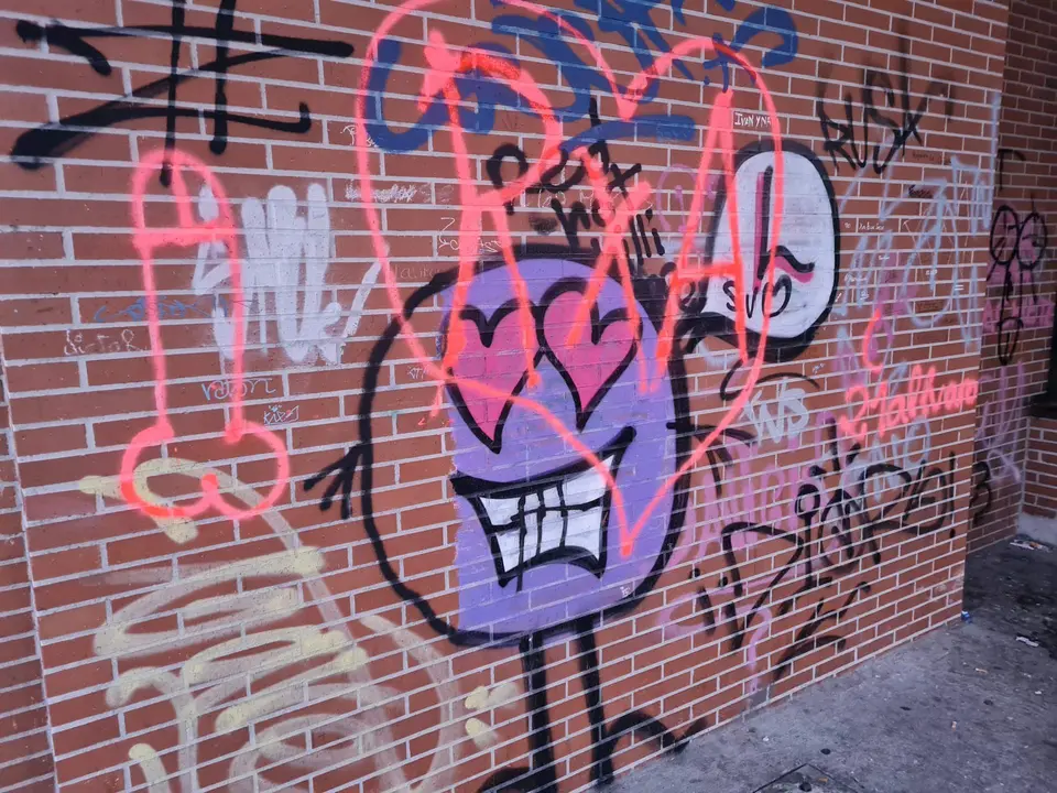Pintadas en la urbanización La Vaguada