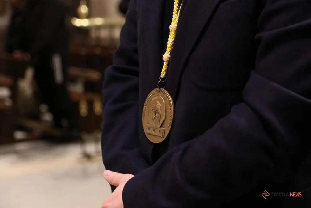 Imposición medallas nuevos hermanos de Luz y Vida_2