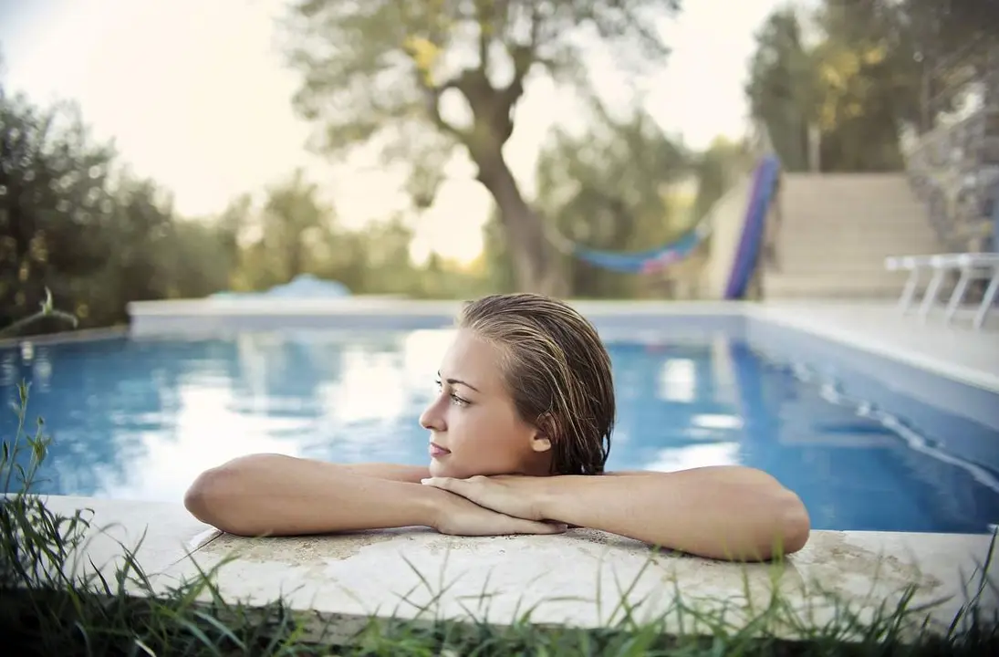 Disfruta del baño de tu piscina durante todo el año con una cubierta para piscina