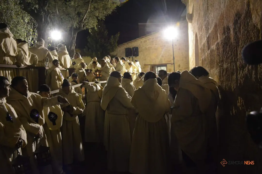Proclamación de la Pasión de nuestro Señor en el atrio de la Catedral de la cofradía del Espíritu Santo
