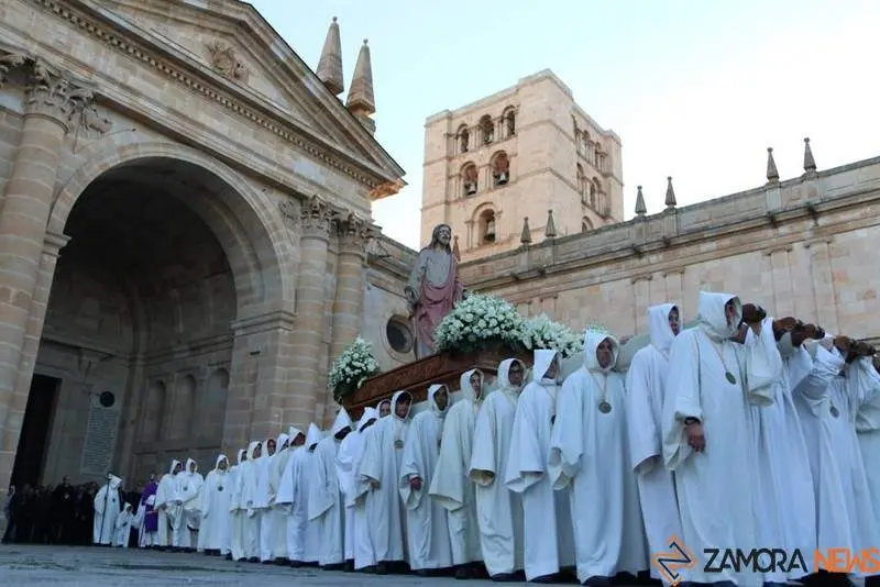Procesión de Luz y Vida (1)