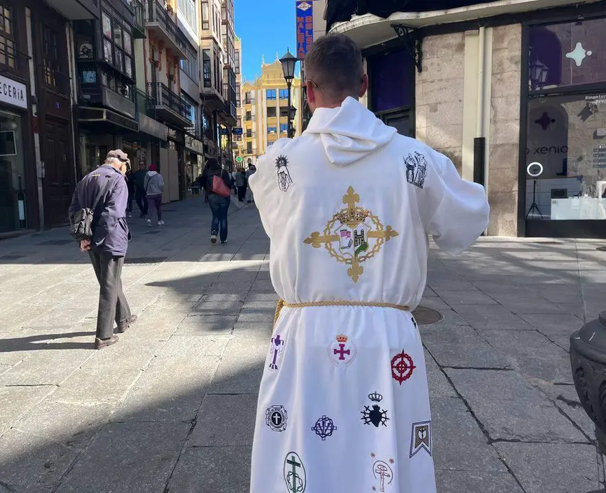 El lotero zamorano repite vestido de cofrade
