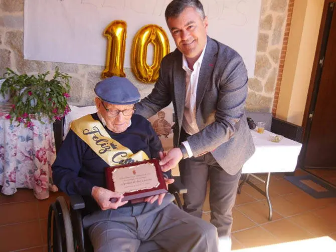 Entrega de placa a Cipriano vía Interbenavente.es