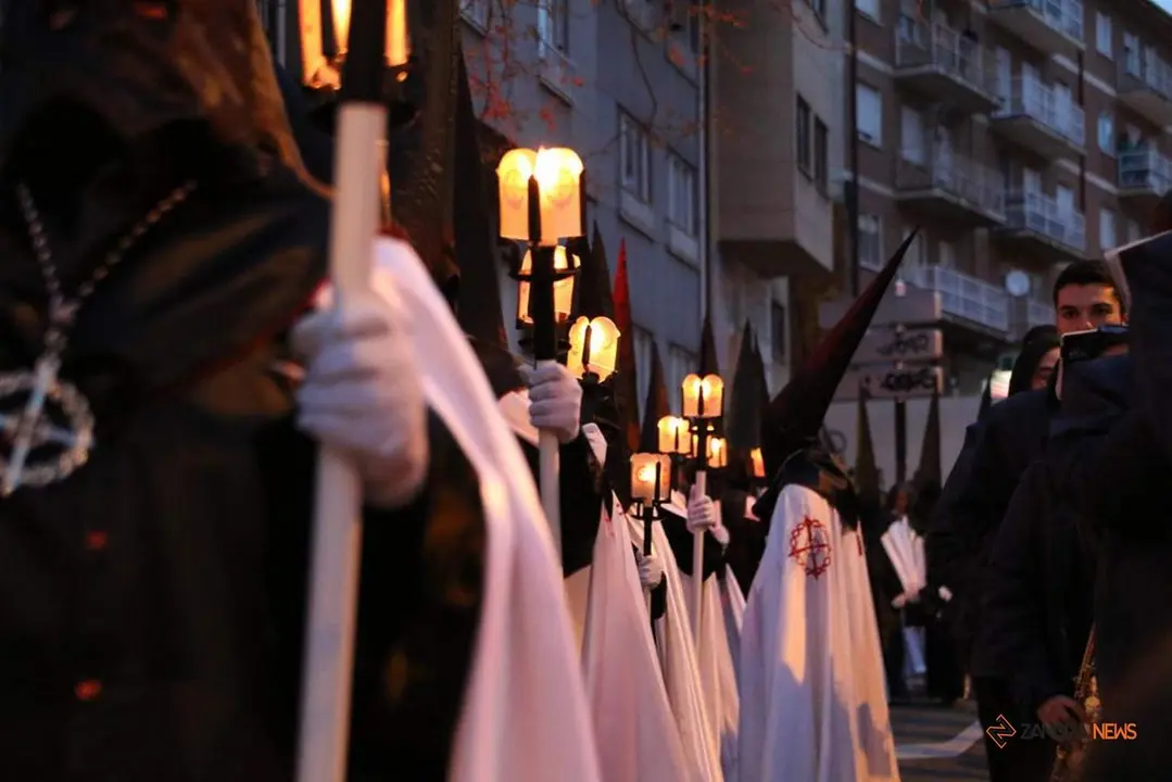 La Tercera Caída sale de San Lázaro ara homenajear a sus fallecidos_18