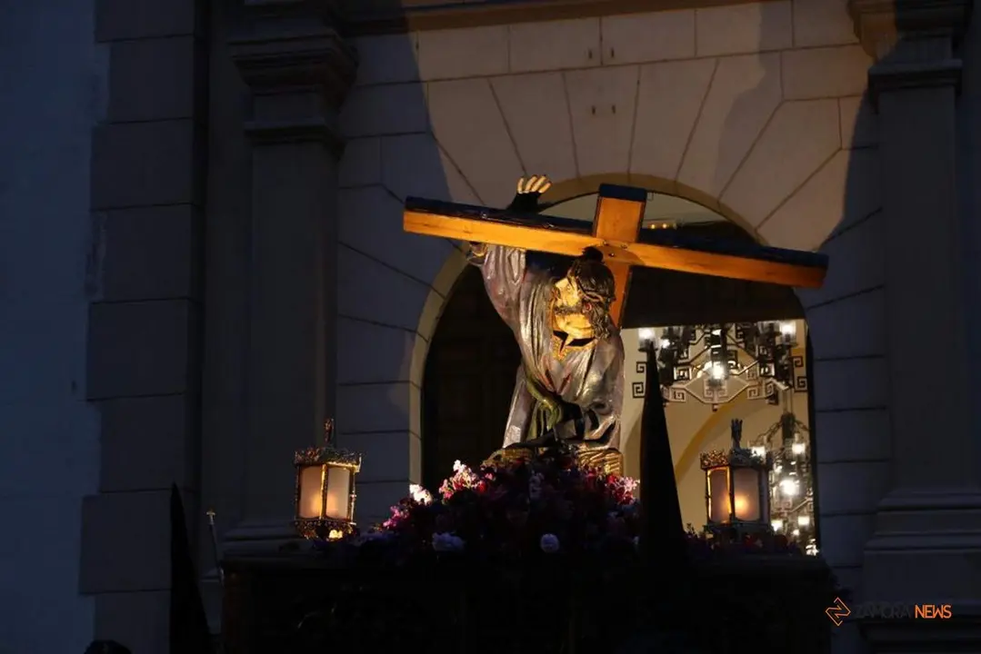 La Tercera Caída sale de San Lázaro ara homenajear a sus fallecidos_17