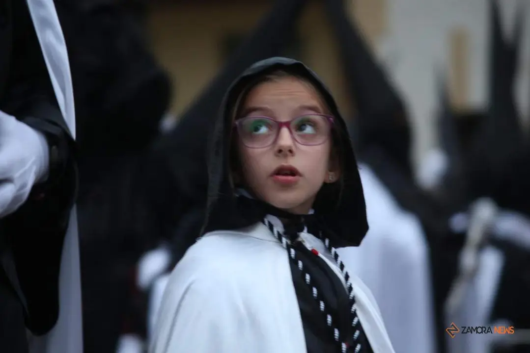 La Tercera Caída sale de San Lázaro ara homenajear a sus fallecidos_6