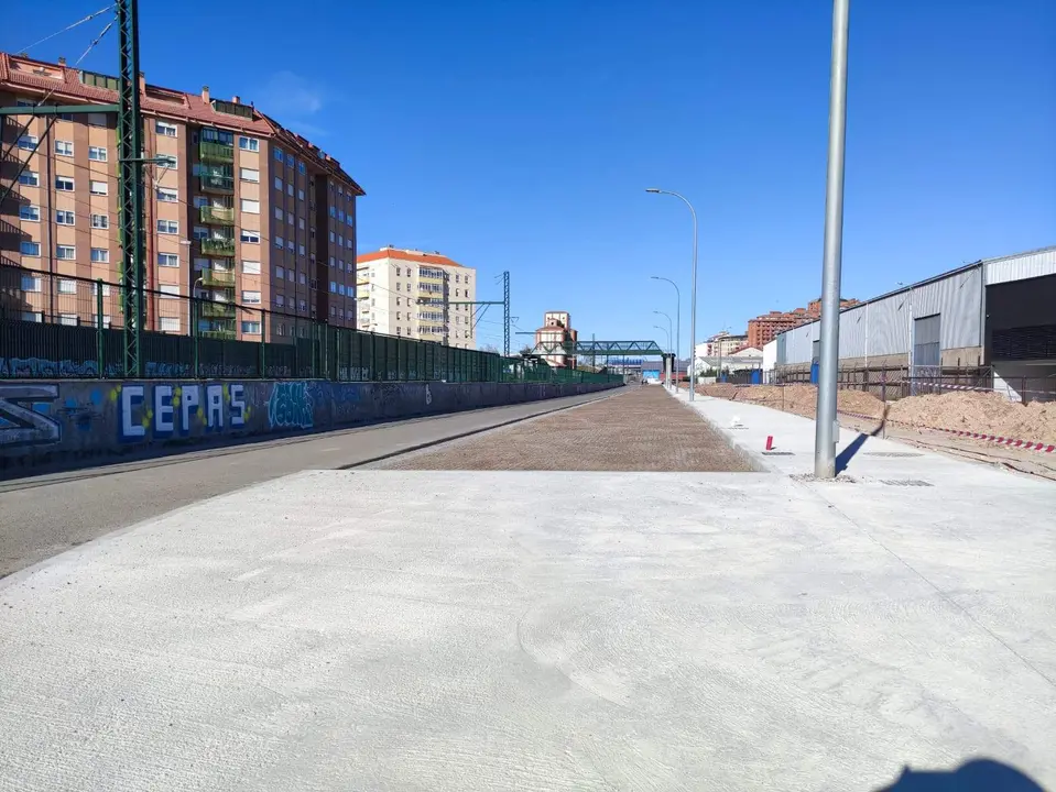 Zona de aparcamientos provisionales en la Avenida del Ferrocarril