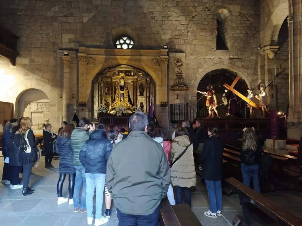 Turnos de vela a la Soledad vía Cofradía de Jesus Nazareno vulgo Congregación