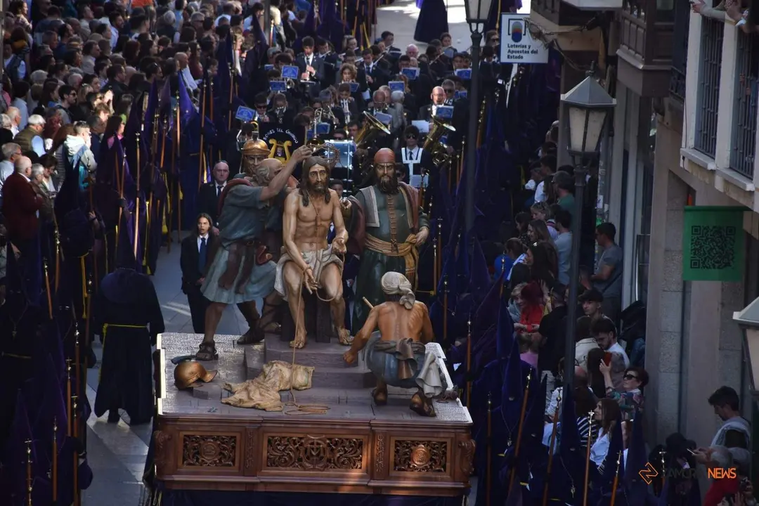 San Vera Cruz vuelve a desfilar por las calles de una abarrotada Zamora_11