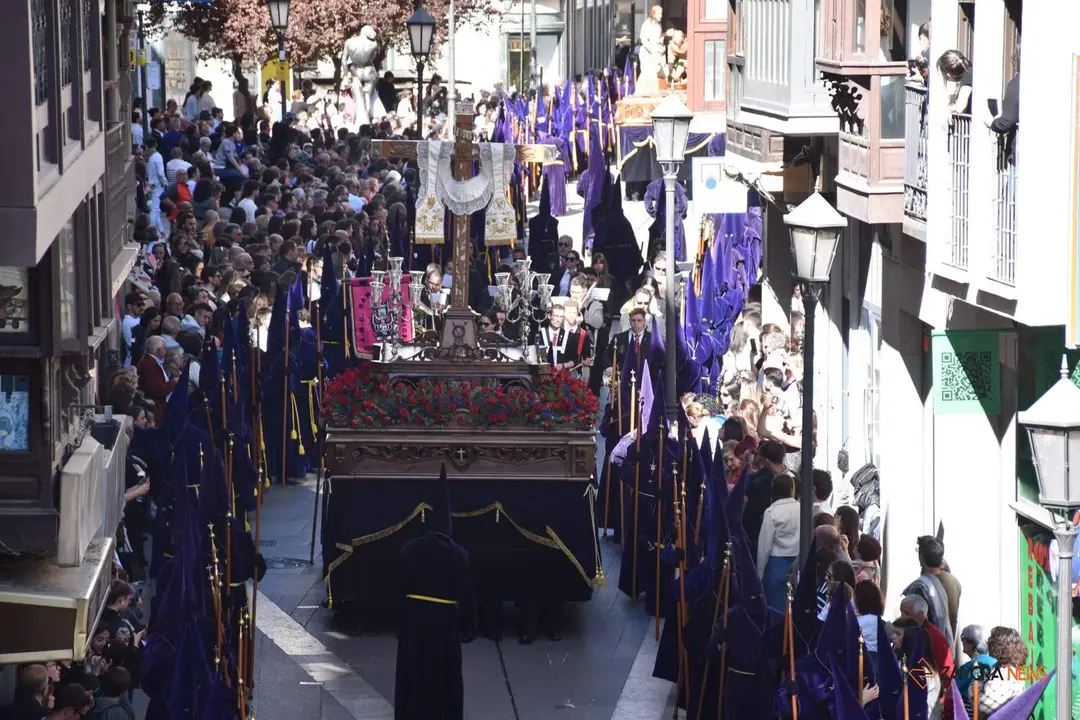 Vera Cruz vuelve a desfilar por las calles de una abarrotada Zamora