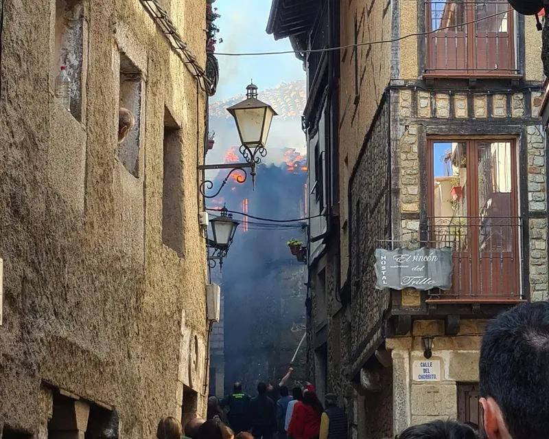 Incendio en La Alberca. Fotografía: @panikeroj