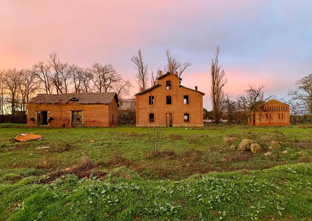 Estación de ferrocarril de Castroverde de Campos vía listaroja.hispanianostra.org
