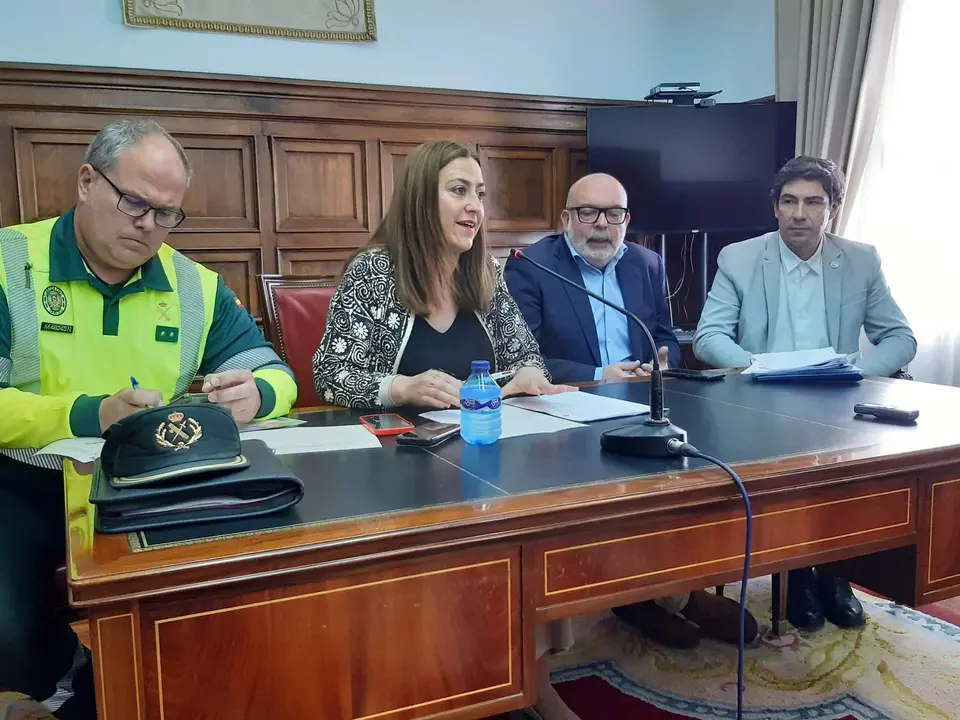 Virginia Barcones, Francisco Iturralde (TeCol jefe del Sector de Tráfico de la GC en CyL) y Sergio Gómez Deán (subjefe provincial de la DGT)