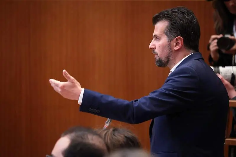 Luis Tudanca en su cara a cara con Mañueco en las Cortes de CyL