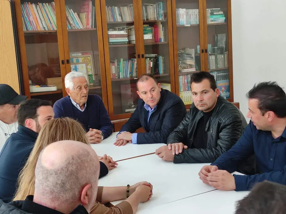 Francisco Requejo y miembros de Zamora Sí en la reunión con la Asociación de Vecinos El Puentico de Pinilla