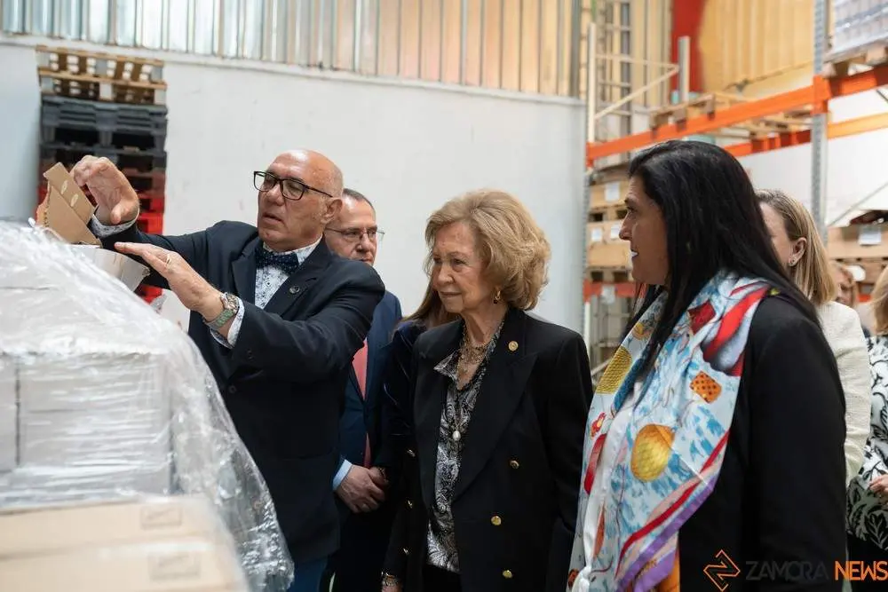 VISITA DE LA REINA SOFÍA AL BANCO DE ALIMENTOS DE ZAMORA
