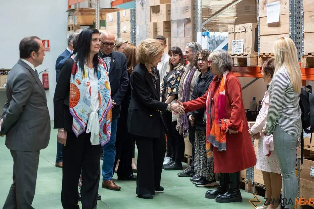 VISITA DE LA REINA SOFÍA AL BANCO DE ALIMENTOS DE ZAMORA
