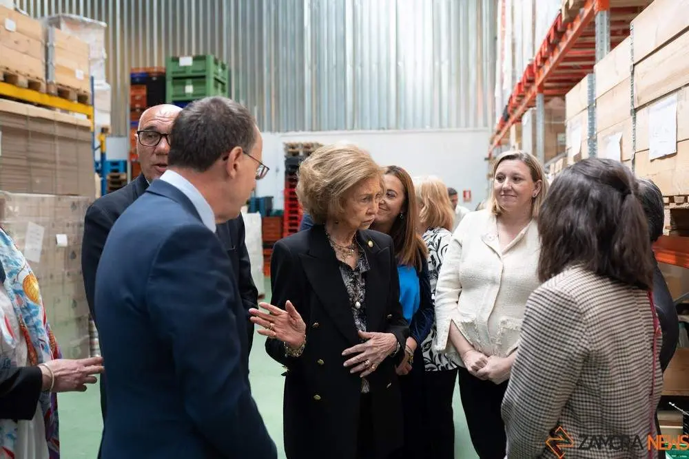 VISITA DE LA REINA SOFÍA AL BANCO DE ALIMENTOS DE ZAMORA