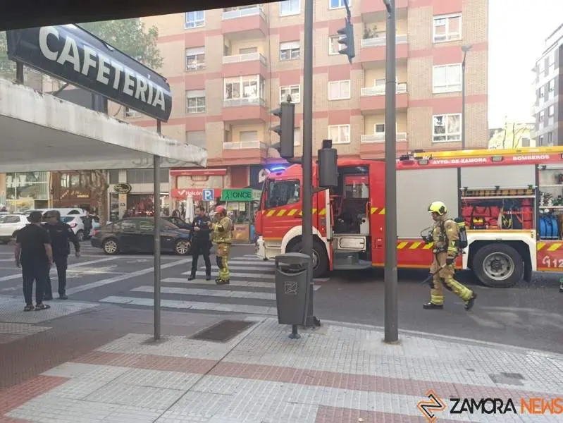 Una dotación de Bomberos actúa en Tres Cruces
