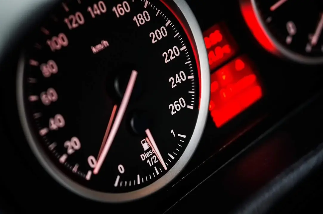 speedometer-gb2cbaca42_1280