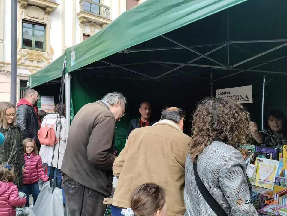 Stands de las librerías zamoranas por el Día del Libro_5