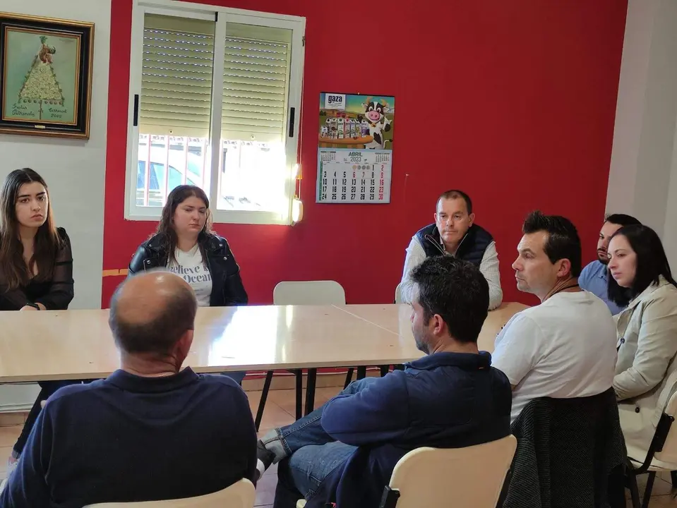 Francisco Requejo y miembros de Zamora Sí visitan el barrio de Carrascal