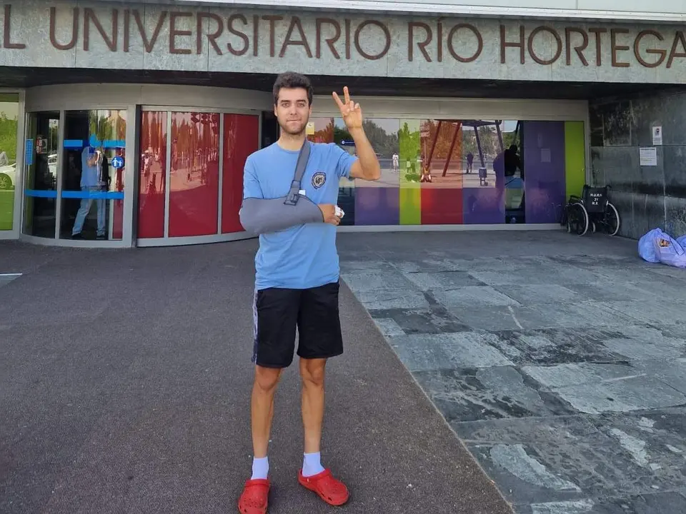 Pau Torrent en la salida del hospital
