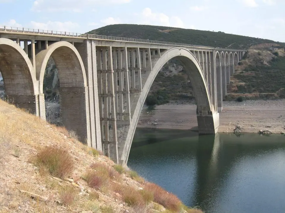 Viaducto ferroviario de Martín Gil sobre el Esla