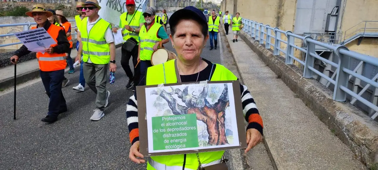 Los vecinos de Ricobayo de Alba, Cerezal de Aliste, Villaflor y Muelas del Pan protestan por los nuevos proyectos de renovables que pretenden instalarse en la zona. Fotografía: CEDIDA