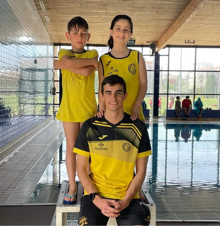 Violeta Ramos, Leo Rodríguez y César Tijero del Salvamento Dragones