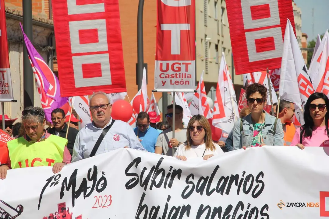 Ángel del Carmen y Trinidad Acebes encabezan la manifestación por el 1 de Mayo
