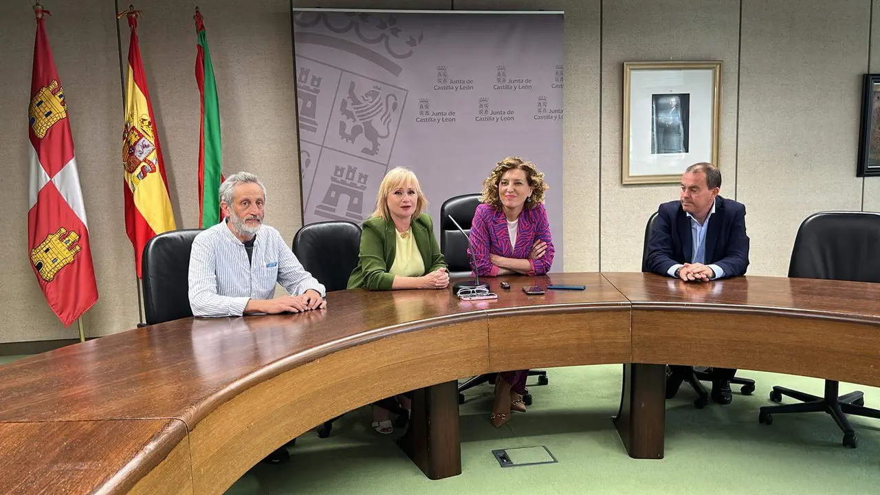 Imágenes tras la reunión entre Ayuntamiento, Junta y Diputación