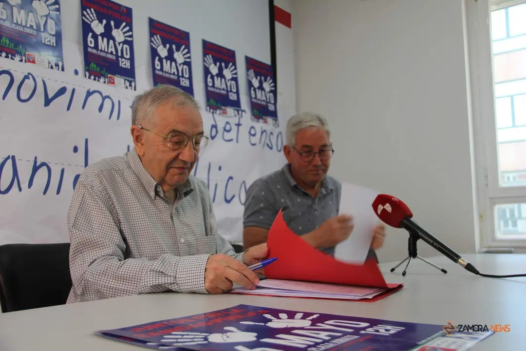 Los portavoces del Movimiento por la Sanidad Pública , Jerónimo Cantuche y Carlos Pedrero
