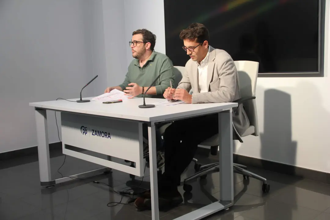 Los portavoces del PP en el Ayuntamiento de Zamora, Víctor López de la Parte y David Ángel Hernández