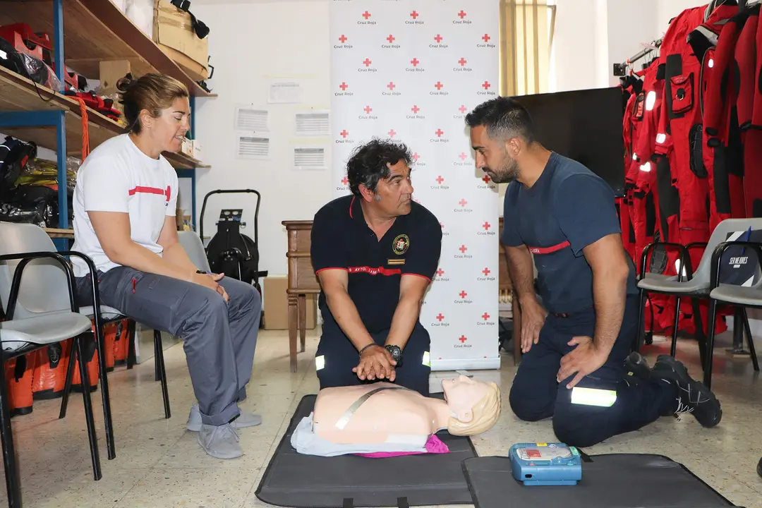 Desfribilación semiautomatica externa Cruz roja formación