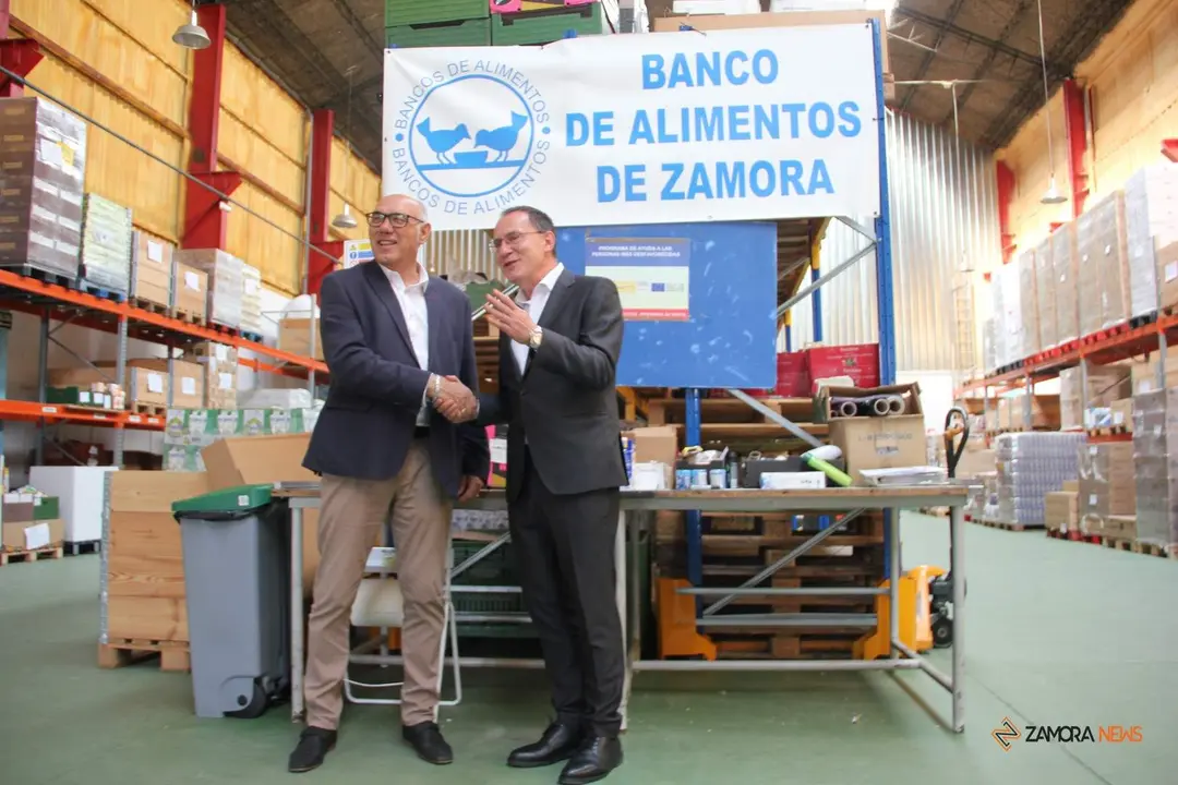 El subdelegado del Gobierno, Ángel Blanco y el presidente del Banco de Alimentos de Zamora, Andrés Rincón