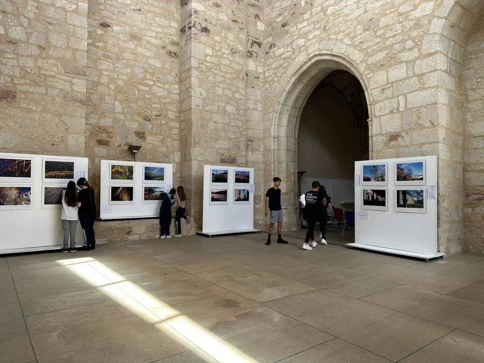 Alumnos del colegio Santísima Trinidad de Pinilla durante el escape room  por el Día de Europa. Fotografía: FRAH